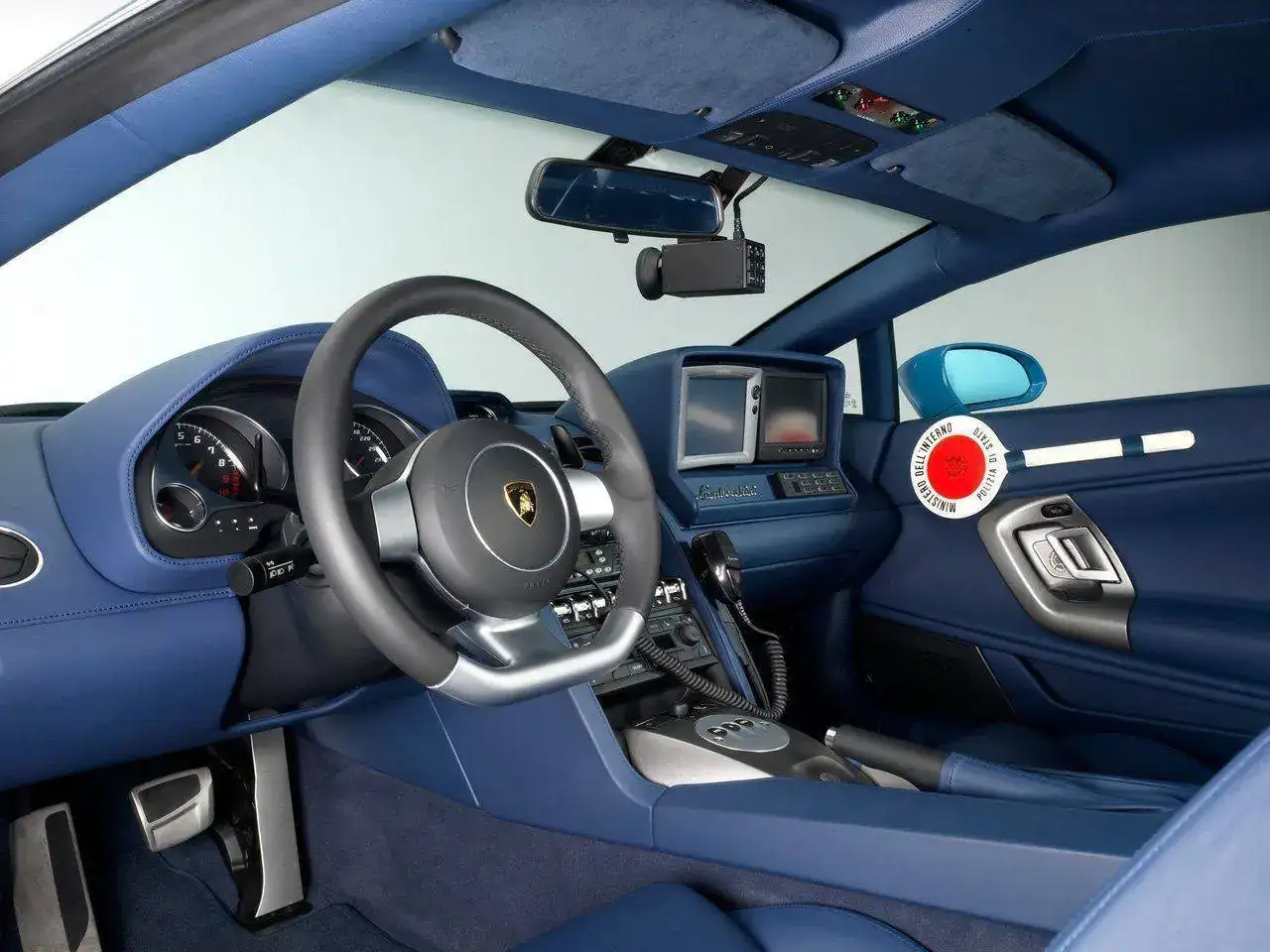 orghini-Gallardo-LP560-4-Polizia-Interior-1280x960.webp