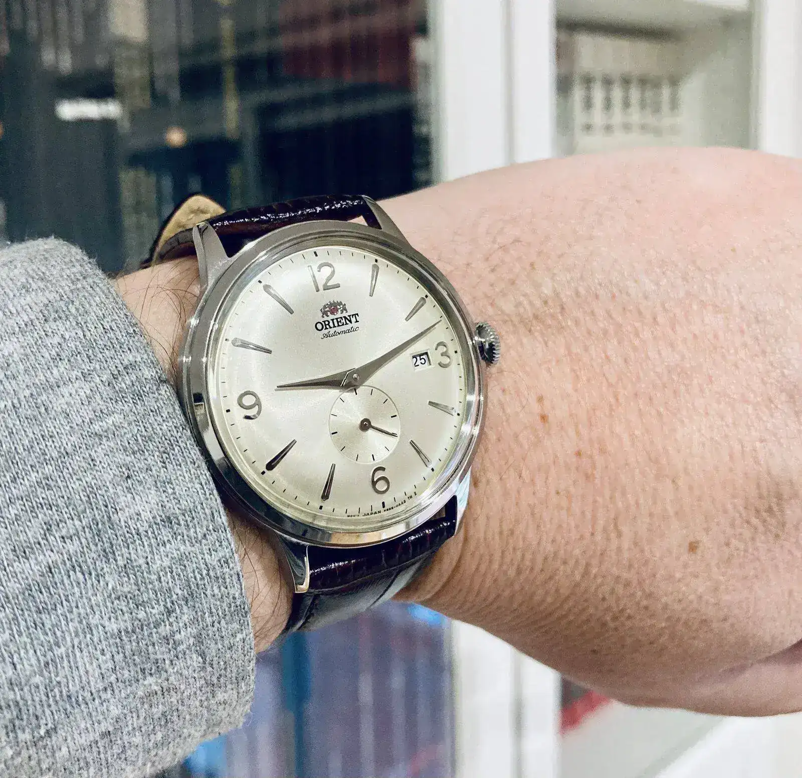 Orient Bambino Small Seconds Date_6.webp