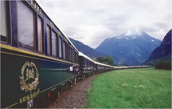 ORIENT-EXPRESS-05-FOTO-viajando-entre-monta-as.webp