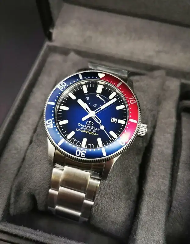 Orient-Star-Diver-200-M-pepsi-05.webp