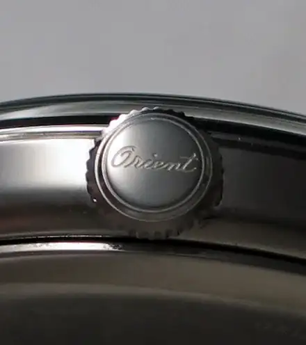 orient60thanniversary_crown.webp