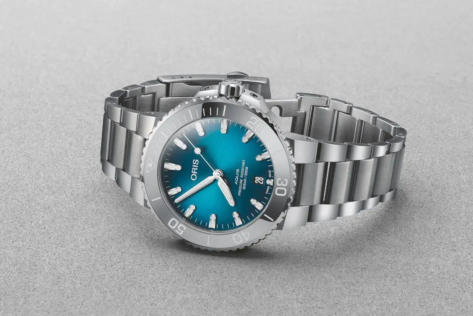 Oris-Aquis-Date-39.5mm-case-2020-2.webp