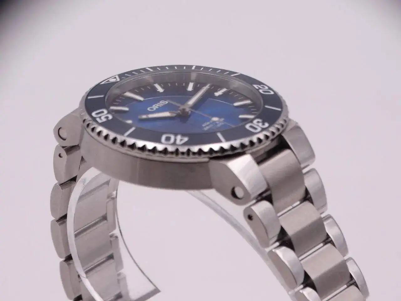 Oris Aquis Date Blue 07764.webp