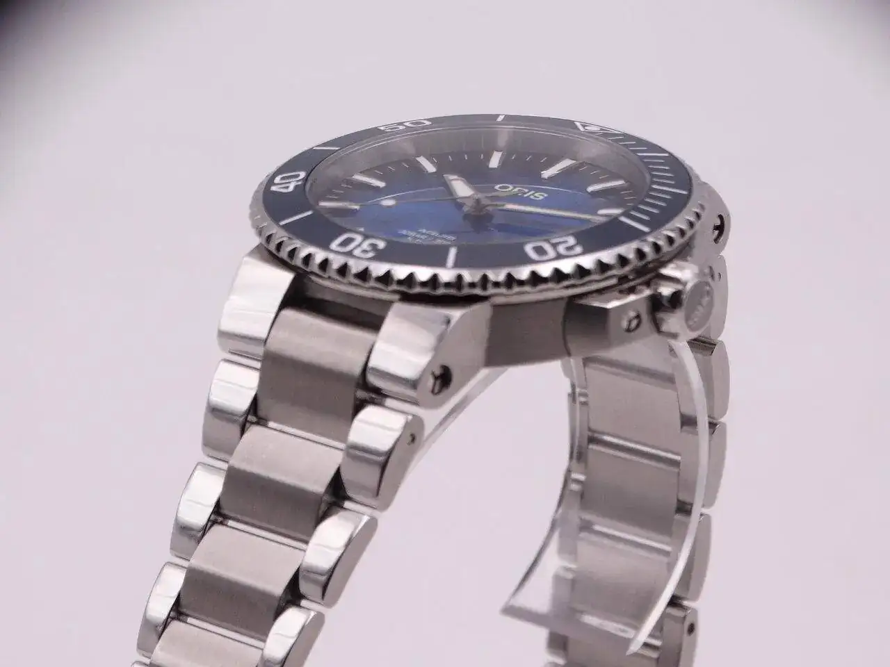 Oris Aquis Date Blue 07765.webp