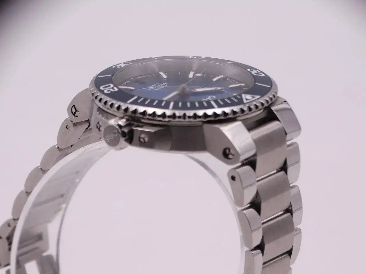 Oris Aquis Date Blue 07766.webp