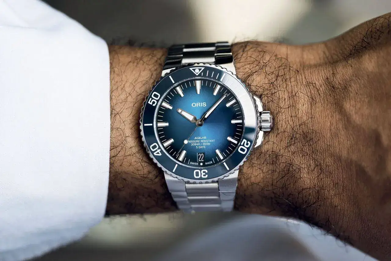 Oris-Aquis-Date-Calibre-400-1.webp