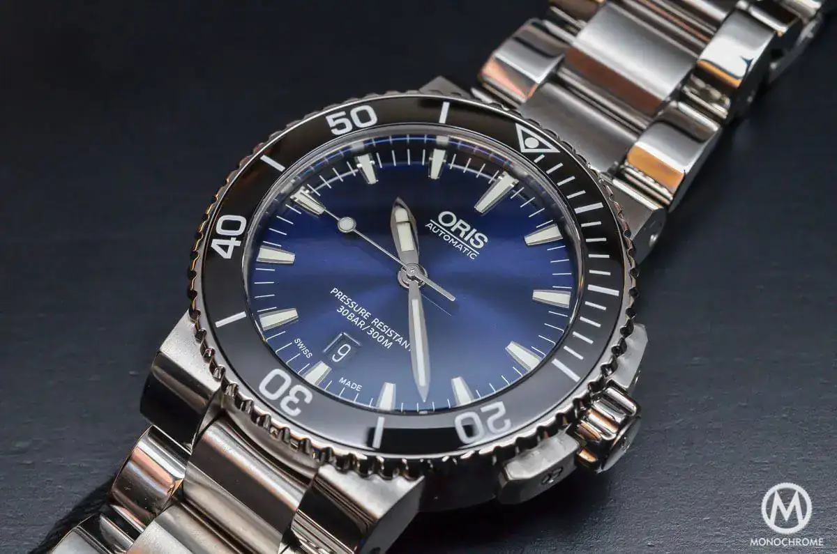 Oris-Aquis-Date-Gradient-Blue-4.webp