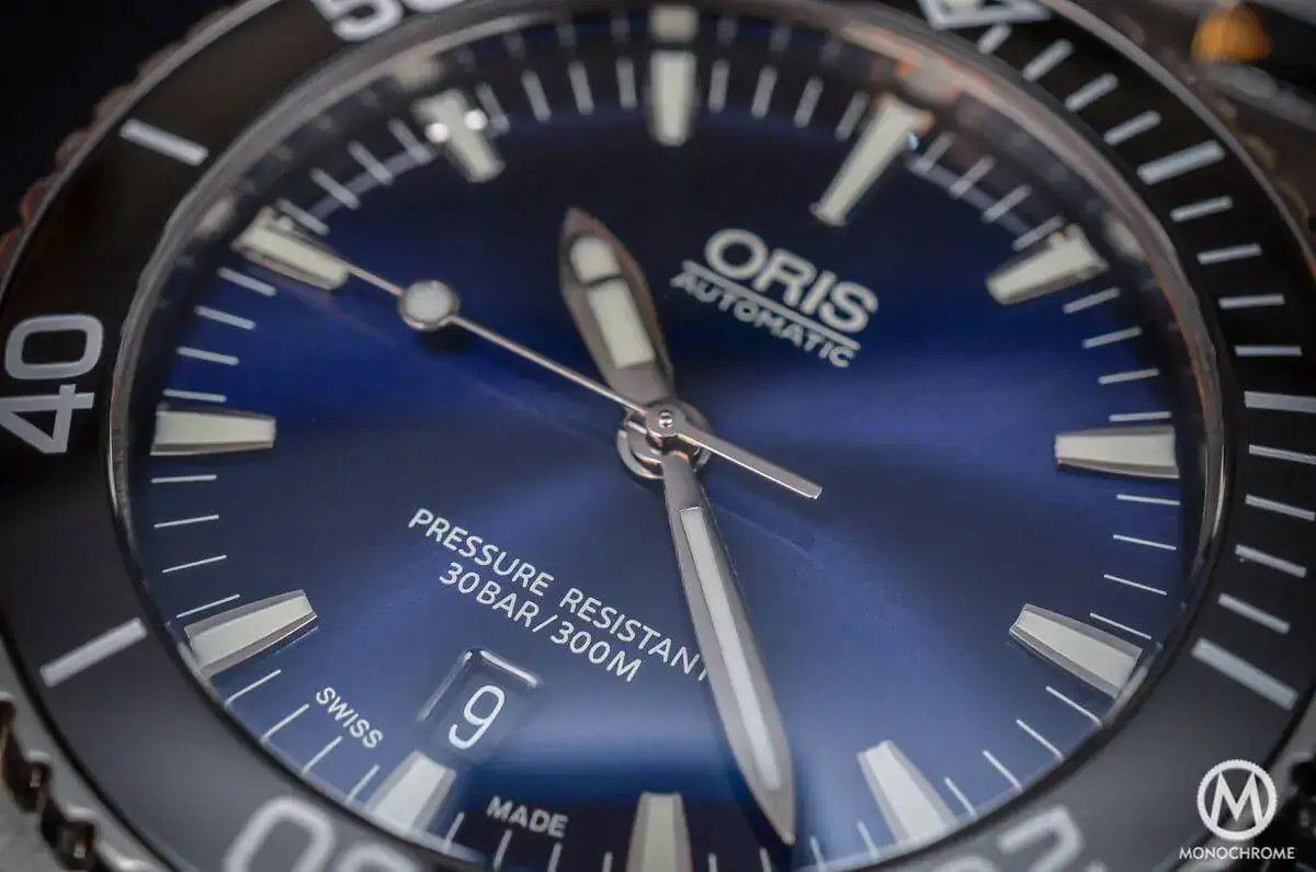 Oris-Aquis-Date-Gradient-Blue-5.webp