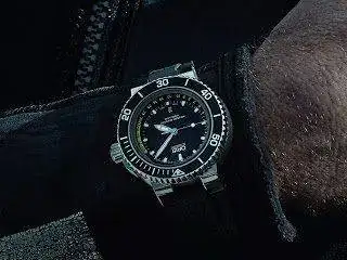 ORIS+Aquis+Depth+GAUGE+03.webp