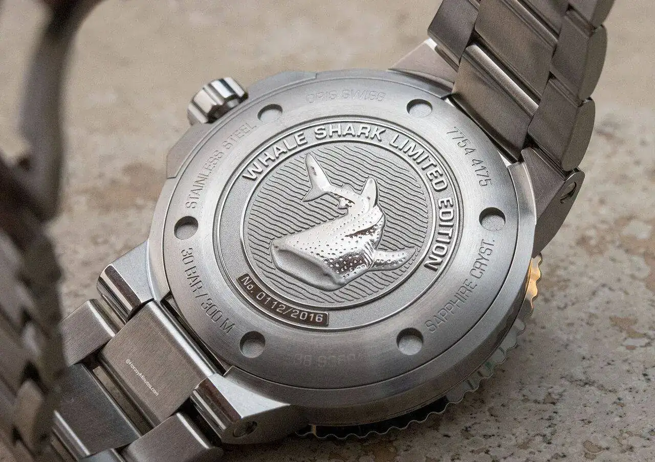 Oris-Aquis-GMT-Date-Whale-Shark-Limited-Edition-10-Horas-y-Minutos.webp