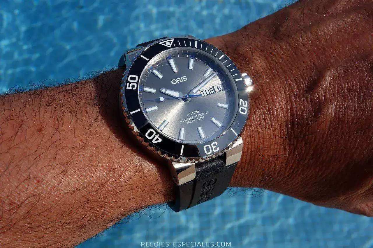 Oris-Aquis-Hammerhead-Limited-Edition-1.webp
