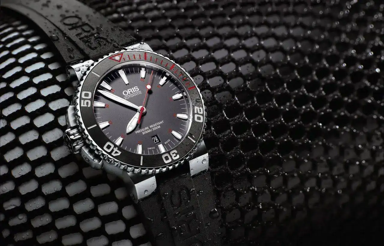 Oris+Aquis+Red+Limited+Edition++1.webp