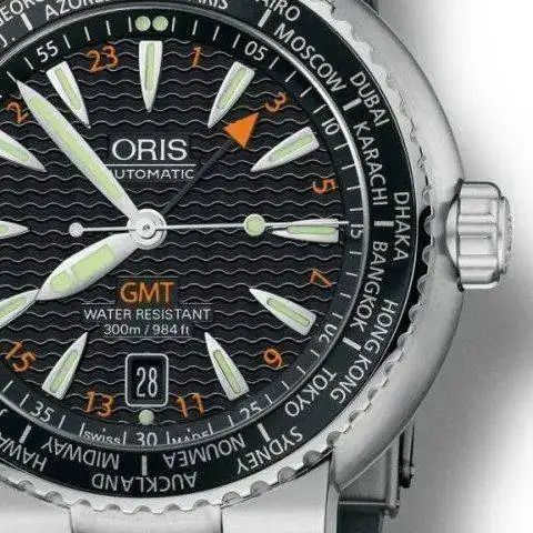 oris-divers-gmt-date-dial.webp