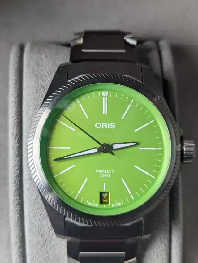 oris-propilot-x-kermit-v0-r7q3gjlanawc1.webp