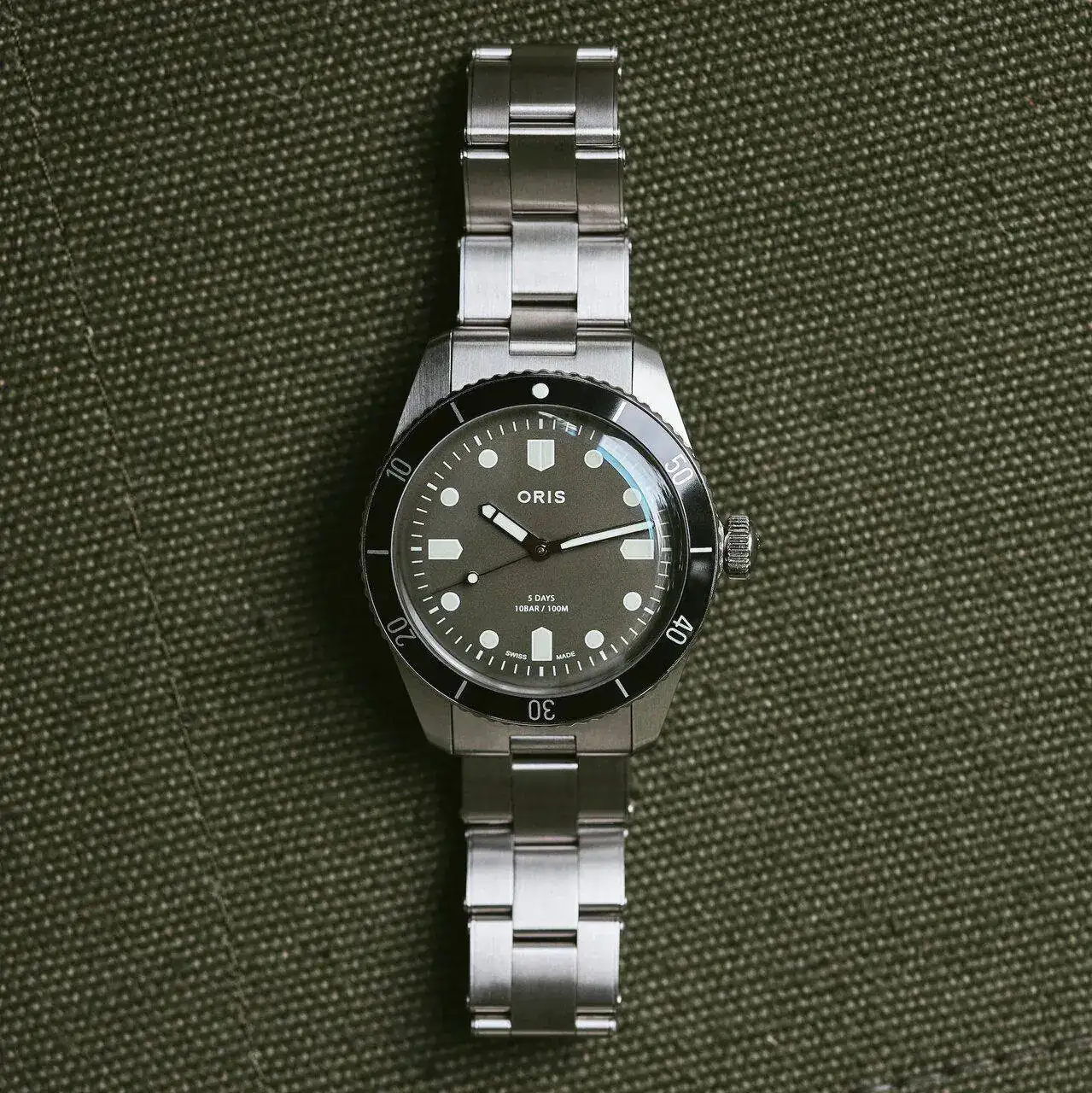 Oris-x-Hodinkee-Divers-Sixty-Five-Caliber-400-Limited-Edition.jpg
