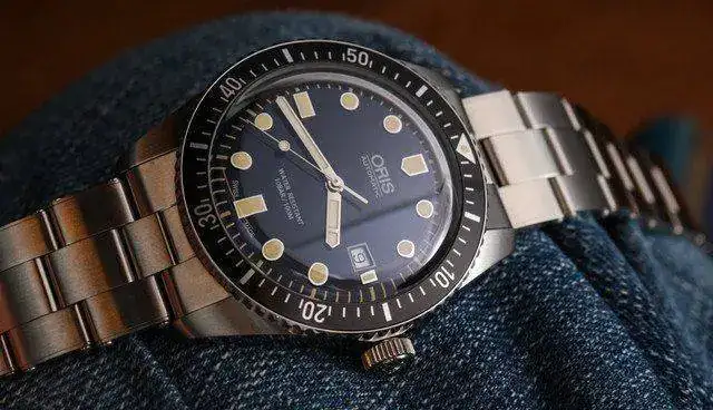 Oris_Diver_Sixty_Five_42_watch_28.webp