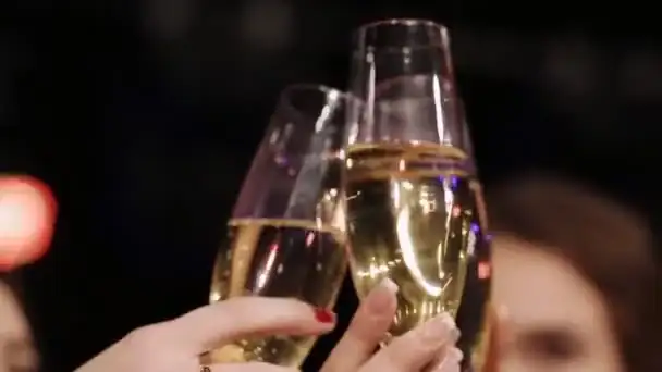 os_100675080-stock-video-the-ringing-of-glasses-of.webp