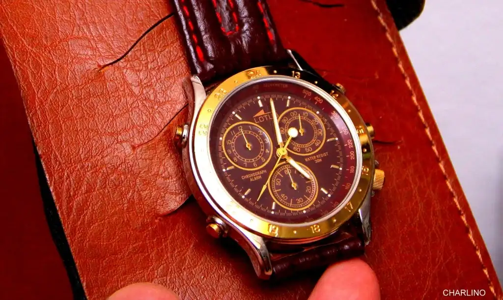 OTUS-9475-con-su-correa-y-su-cartera-originales-01.webp