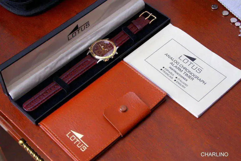 OTUS-9475-con-su-dotaci-n-caja-manual-y-cartera-00.webp
