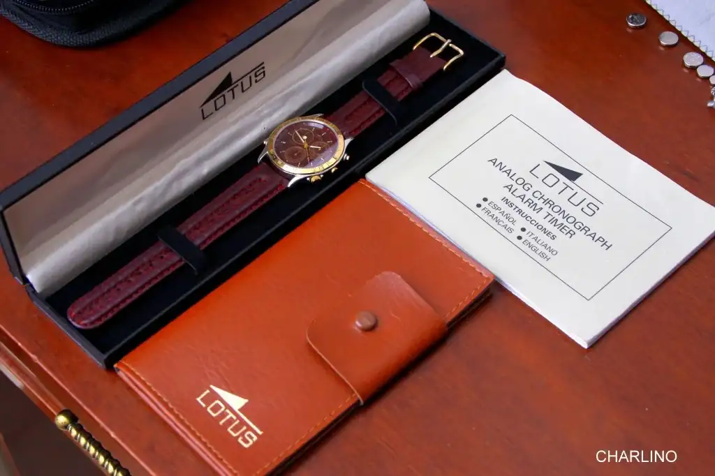 OTUS-9475-con-su-dotaci-n-caja-manual-y-cartera-00.webp