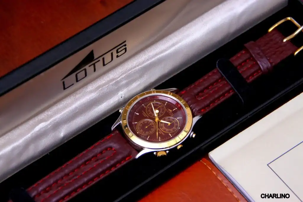 OTUS-9475-con-su-dotaci-n-caja-manual-y-cartera-01.webp