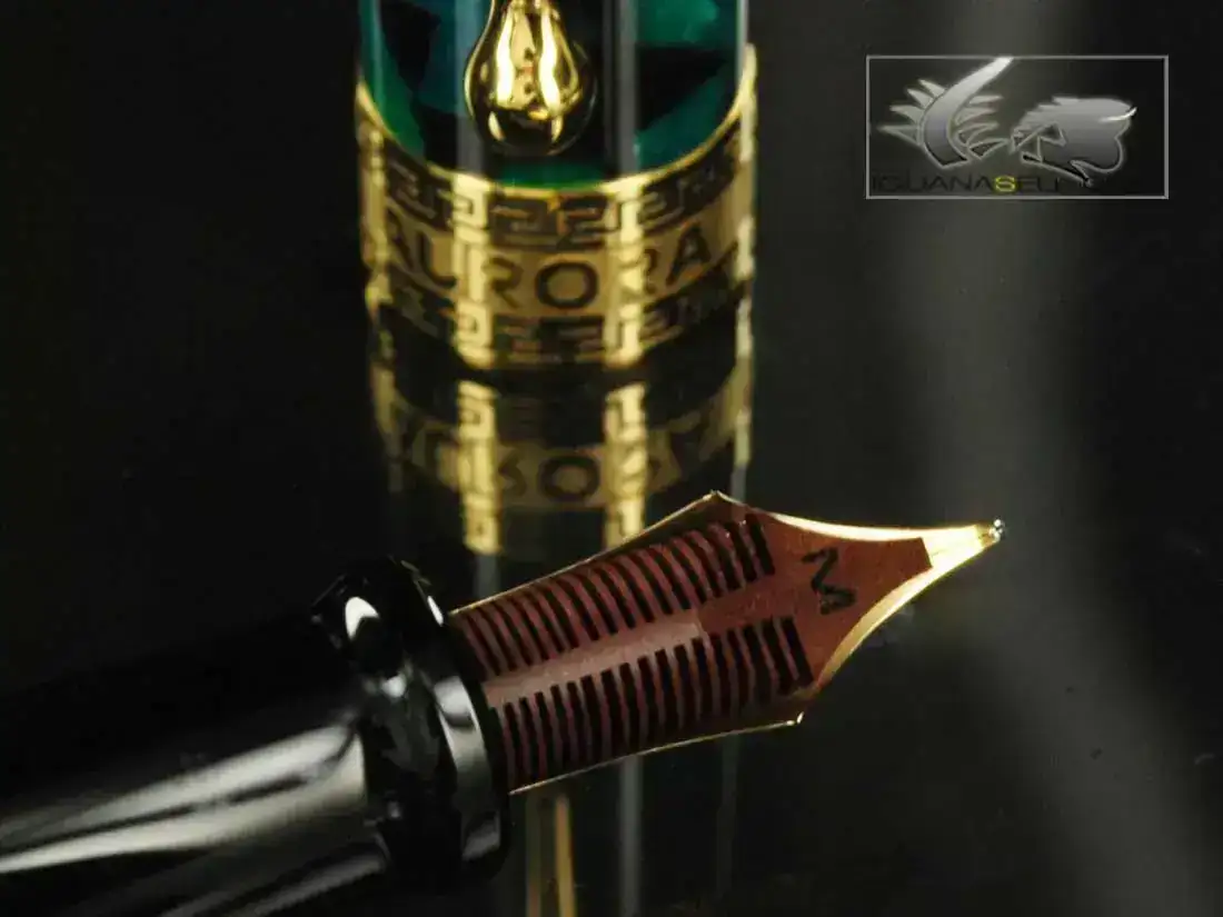 ountain-Pen-Optima-in-green-Auroloide-Pluma-996V-4.webp
