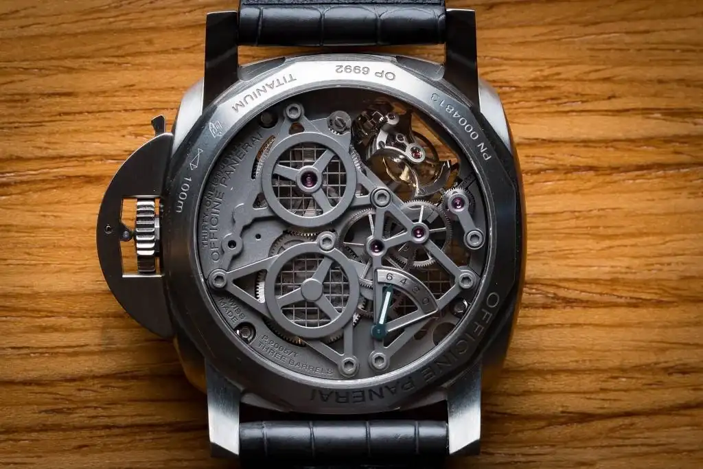 OURBILLON-GMT-TITANIO-----47mm-PAM00578-5-1024x683.webp
