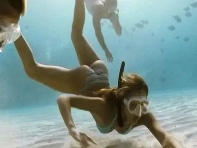 p-has-your-diver-been-jessica_alba_into_the_blue-3.webp