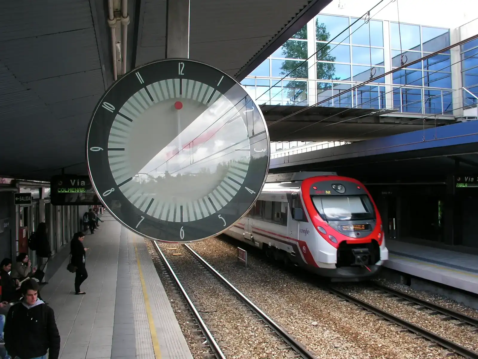 P1010052 CERCANÍAS ORIGINAL CON REFLEJO.webp