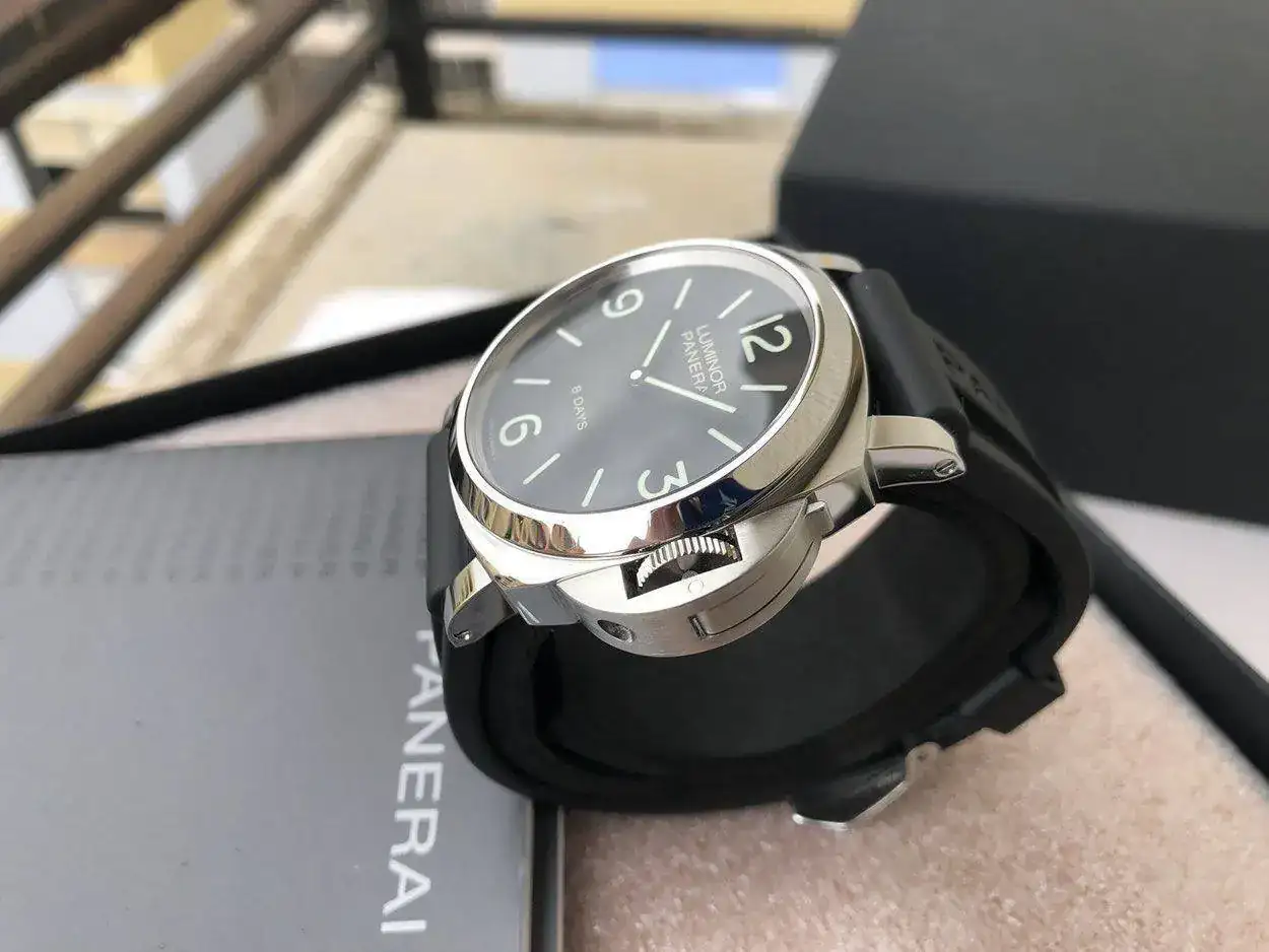 panerai-560-base-8-days-1250px-17.webp