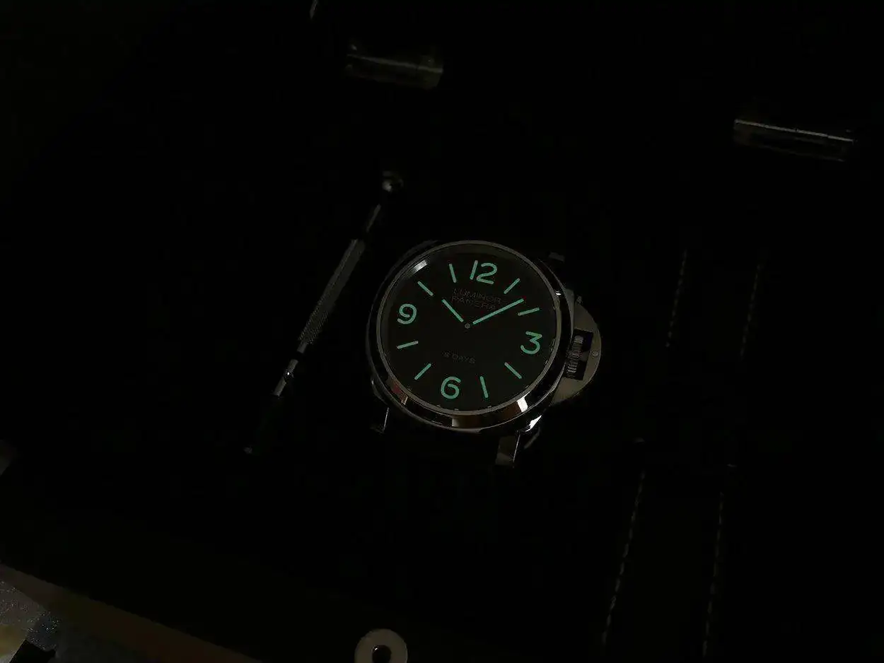 panerai-560-base-8-days-1250px-55.webp
