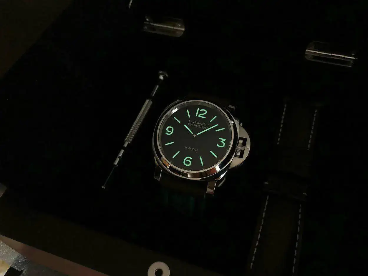 panerai-560-base-8-days-1250px-56.webp
