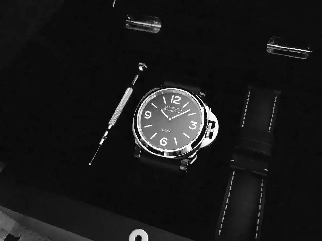 panerai-560-base-8-days-1250px-59.webp
