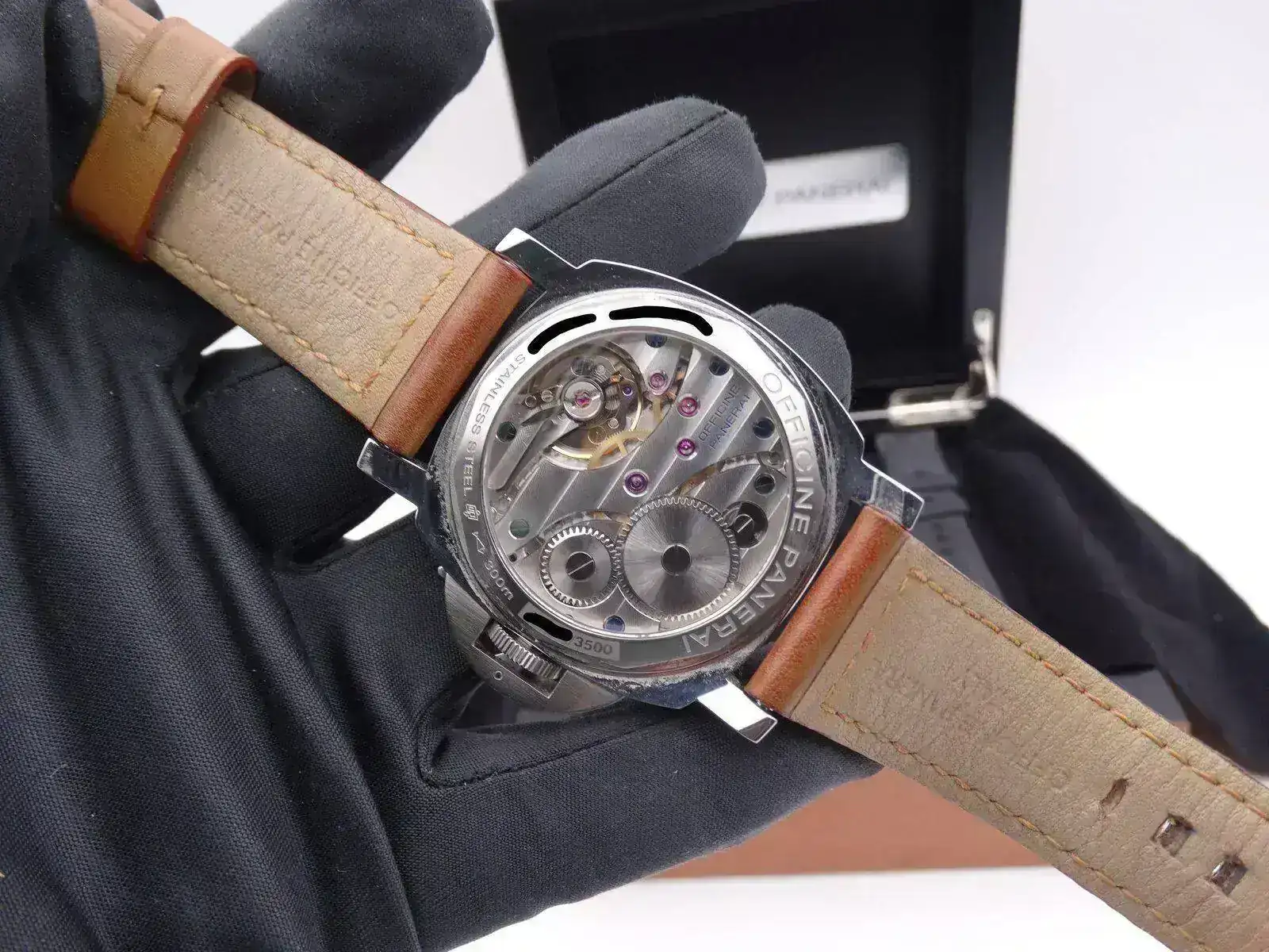 Panerai base pam luminor 111 10002 copia.webp