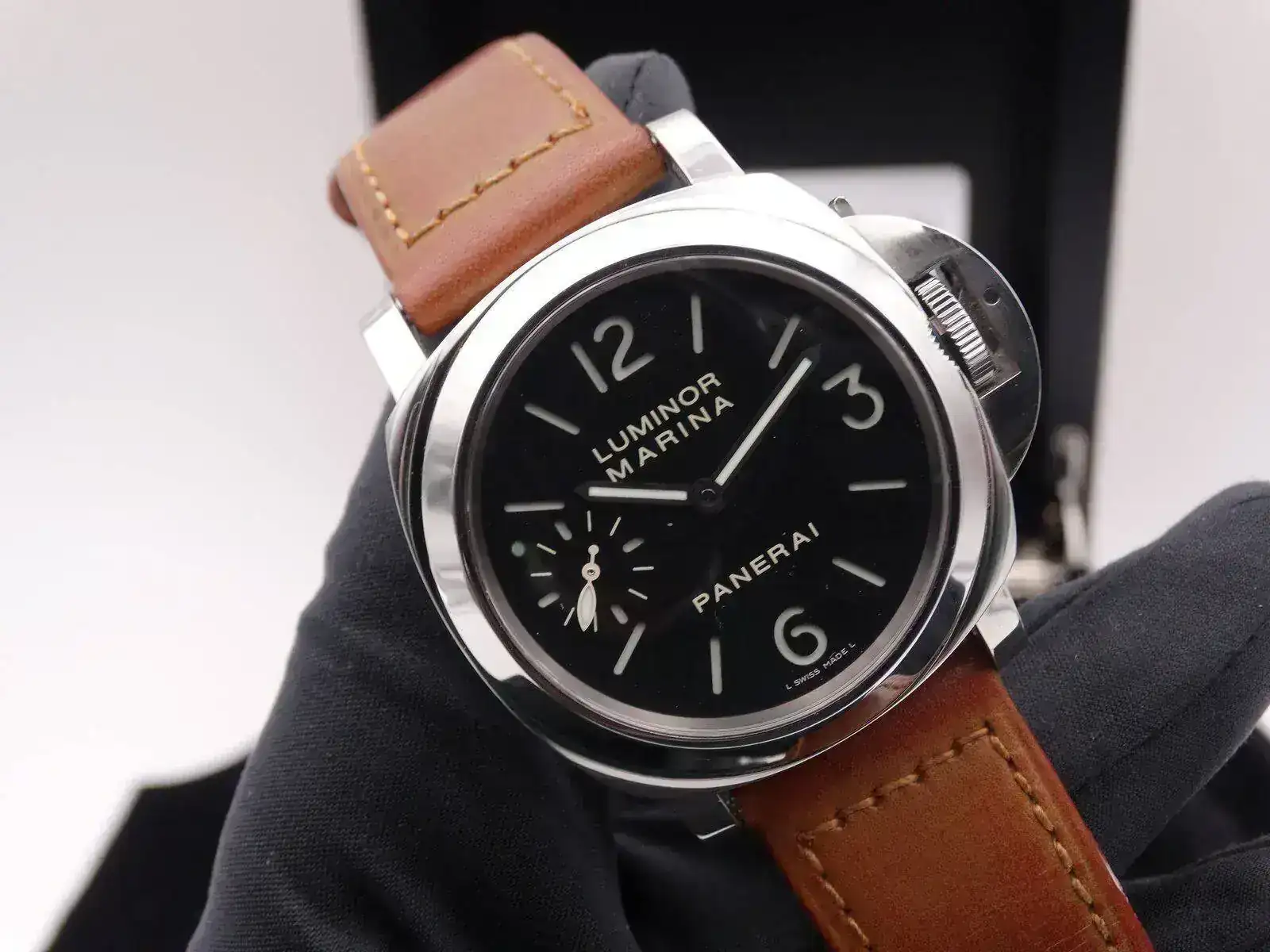 Panerai base pam luminor 111 10010.webp