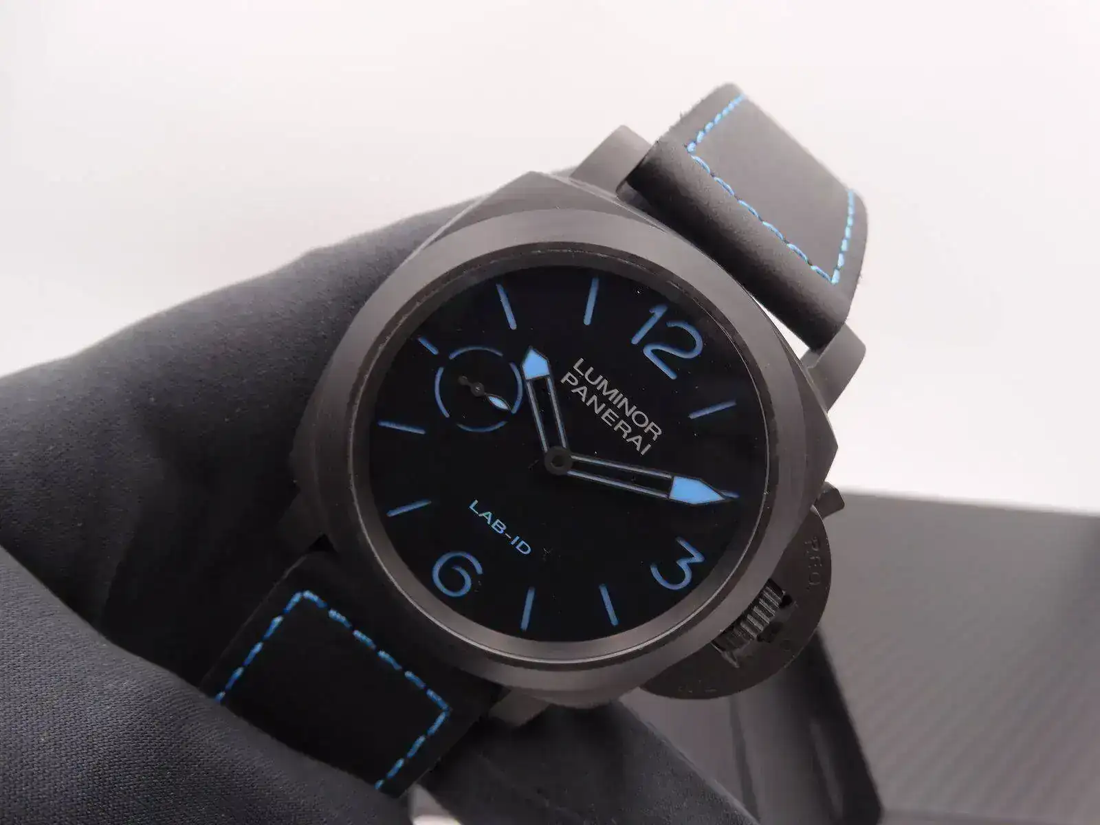 panerai firenze carbotech lab id 700 limited edition 5118.webp