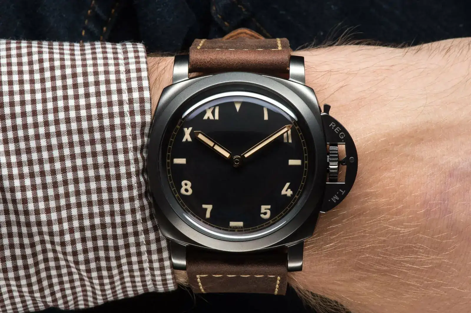 Panerai-Luminor-1950-3-Days-Titanio-DLC-47MM-Wrist.webp