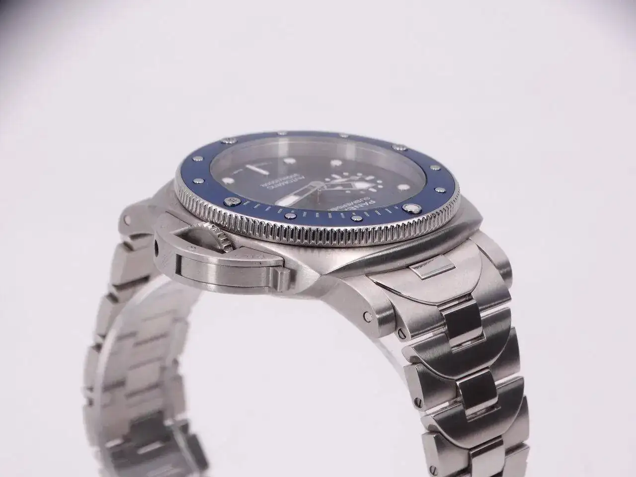 Panerai Luminor 1950 Submersible Blue 01777.webp