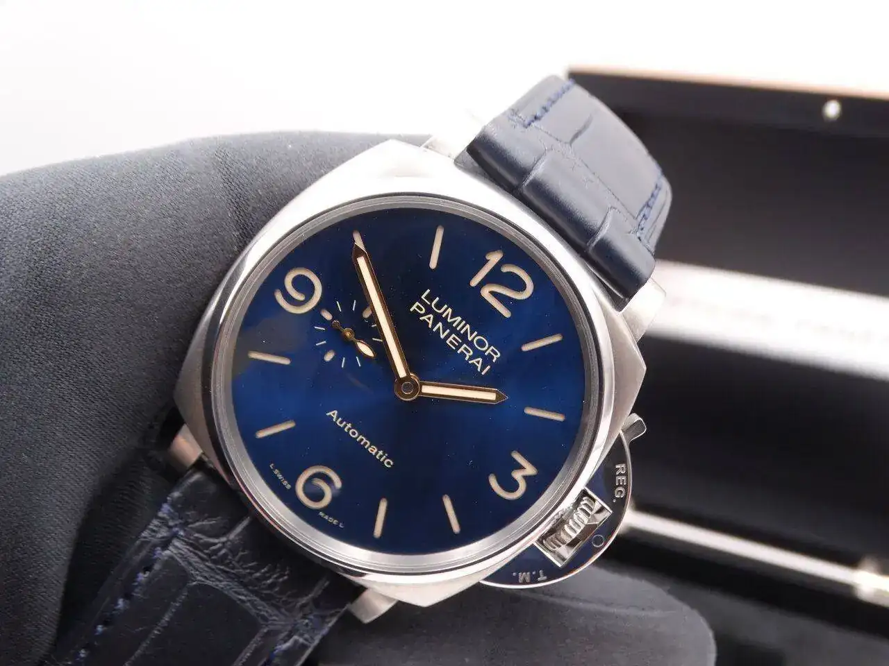 Panerai Luminor Due Blue 04643.JPG