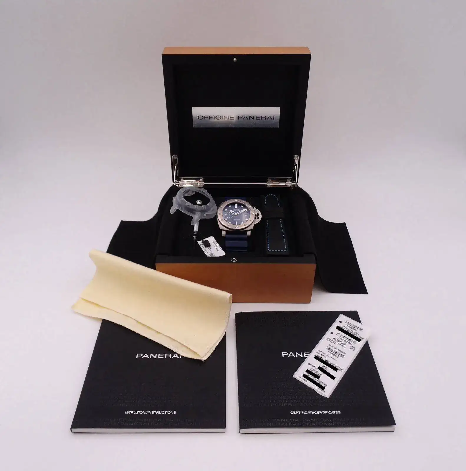 Panerai Luminor Submersible 1950 BMG Tech PAM 692 02492 copia.webp