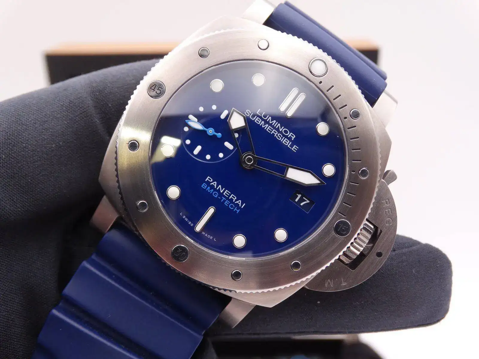 Panerai Luminor Submersible 1950 BMG Tech PAM 692 02497.webp