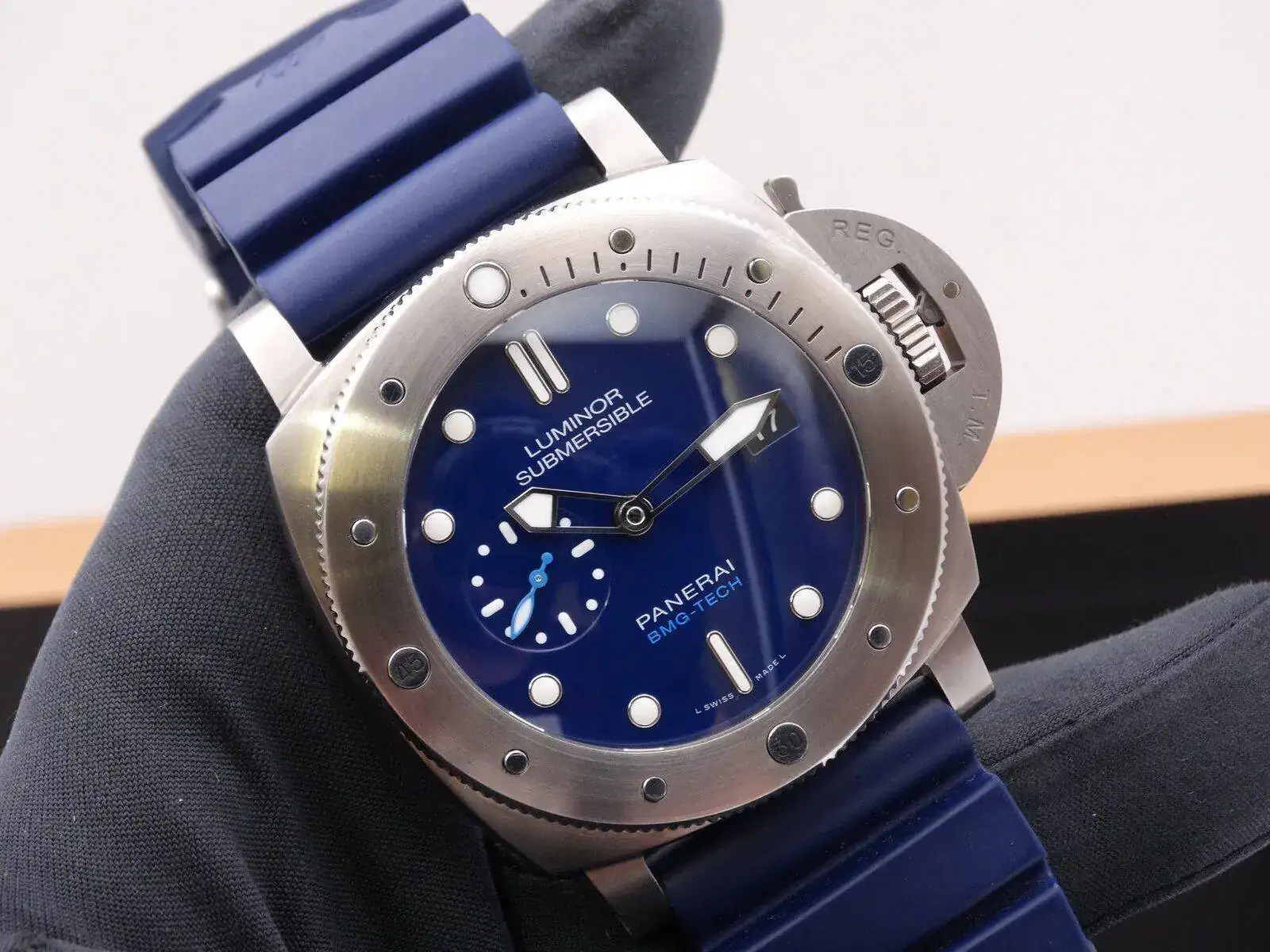 Panerai Luminor Submersible 1950 BMG Tech PAM 692 02518.webp