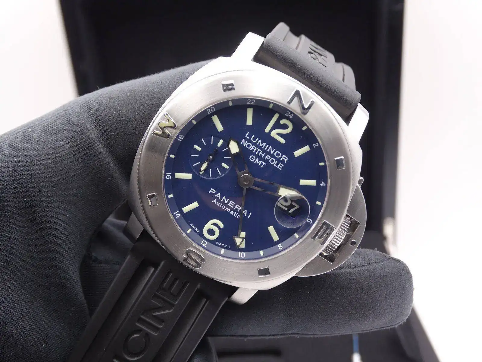 Panerai Luminor Submersible North Pole GMT Automatic 07957.webp