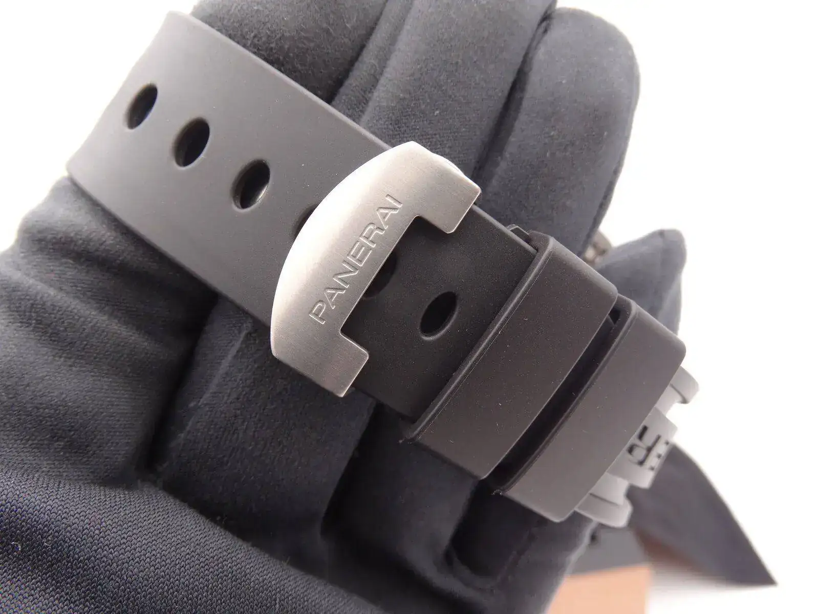 Panerai Luminor Submersible Titanium 025 06082.webp
