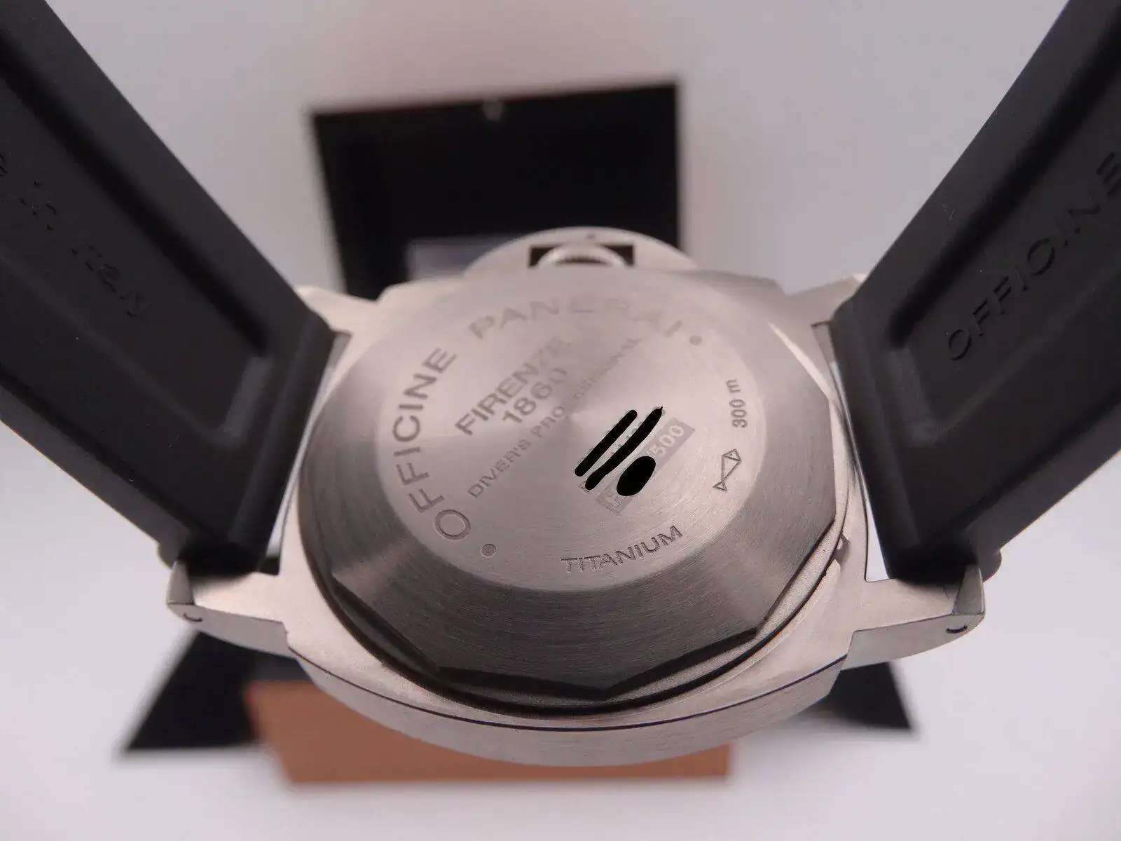 Panerai Luminor Submersible Titanium 025 06085 copia.webp