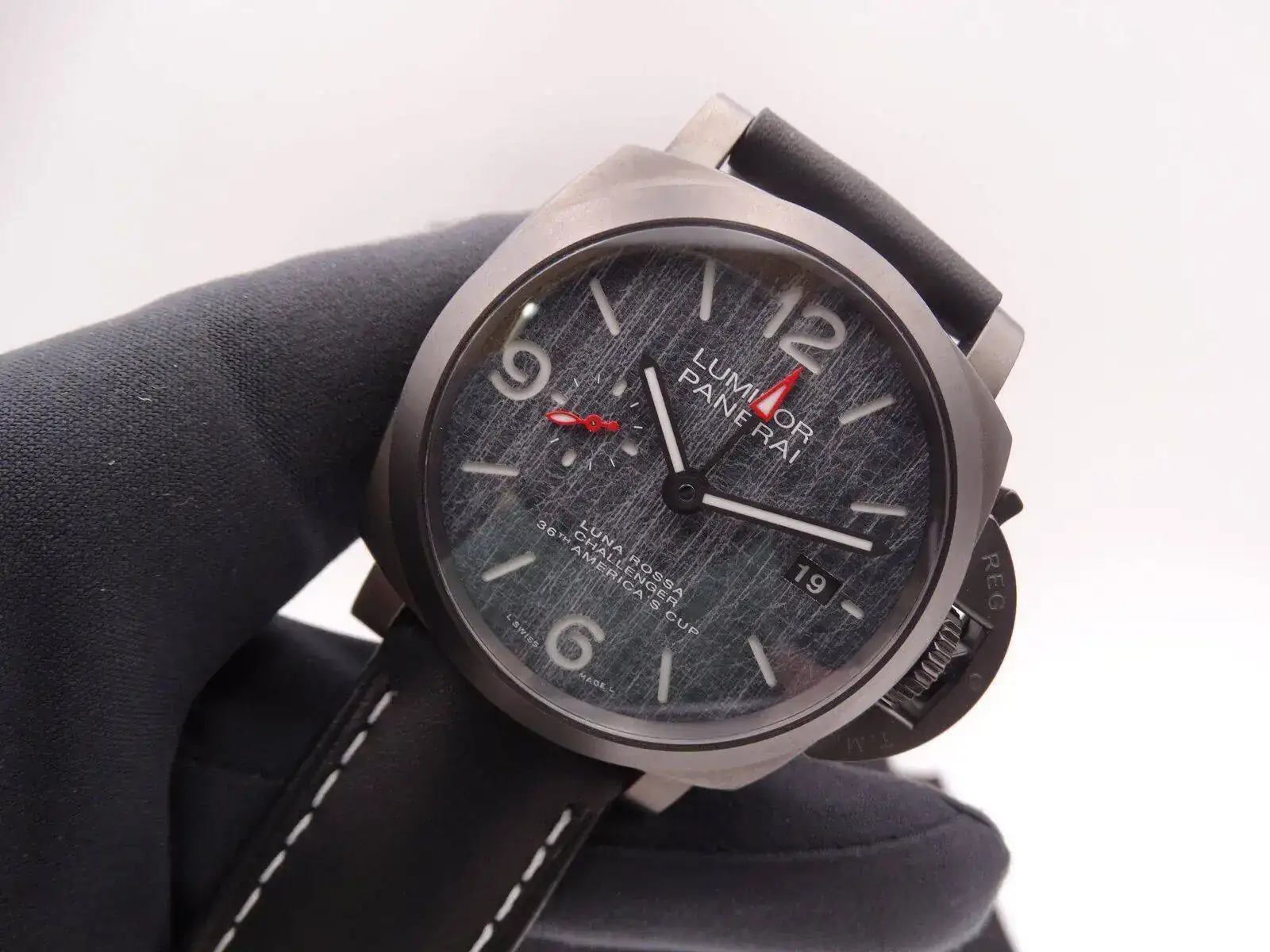 Panerai Luminor Titanium Luna Rossa 02612.JPG
