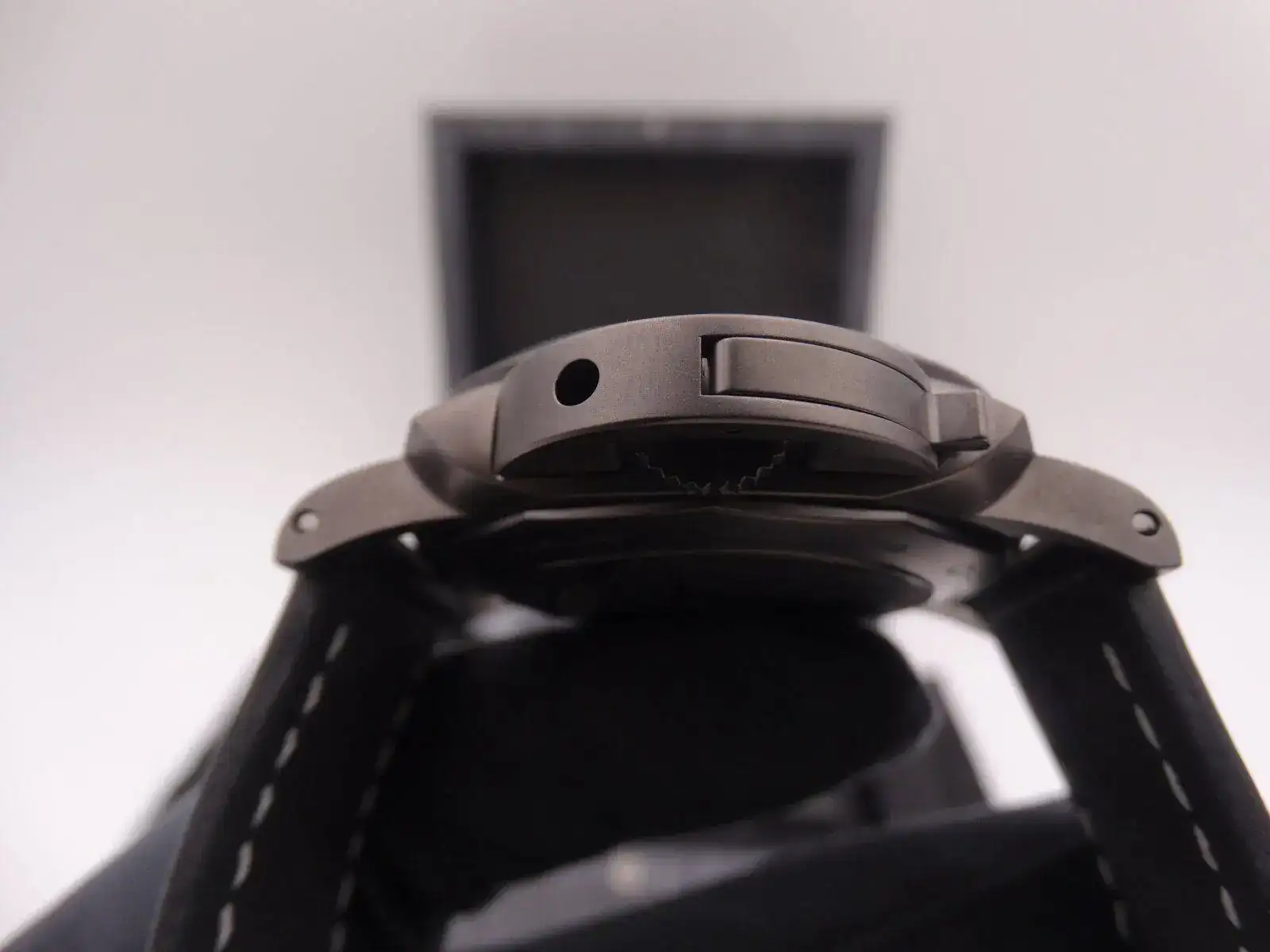 Panerai Luminor Titanium Luna Rossa 02615.JPG