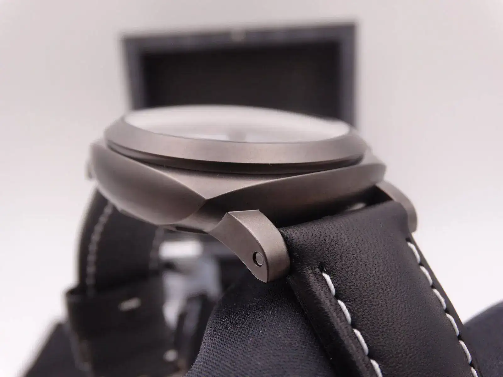 Panerai Luminor Titanium Luna Rossa 02620.JPG