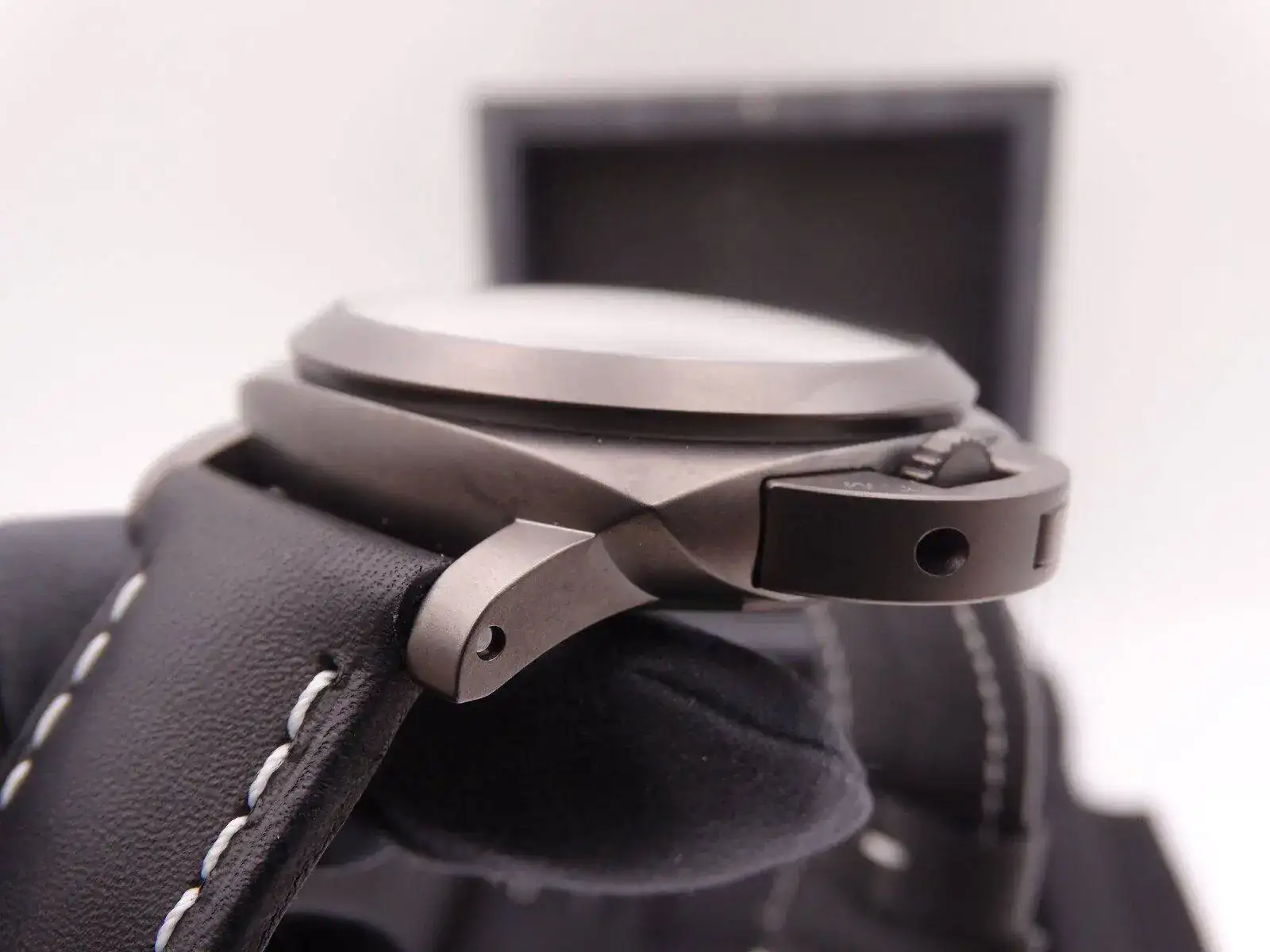 Panerai Luminor Titanium Luna Rossa 02621.JPG
