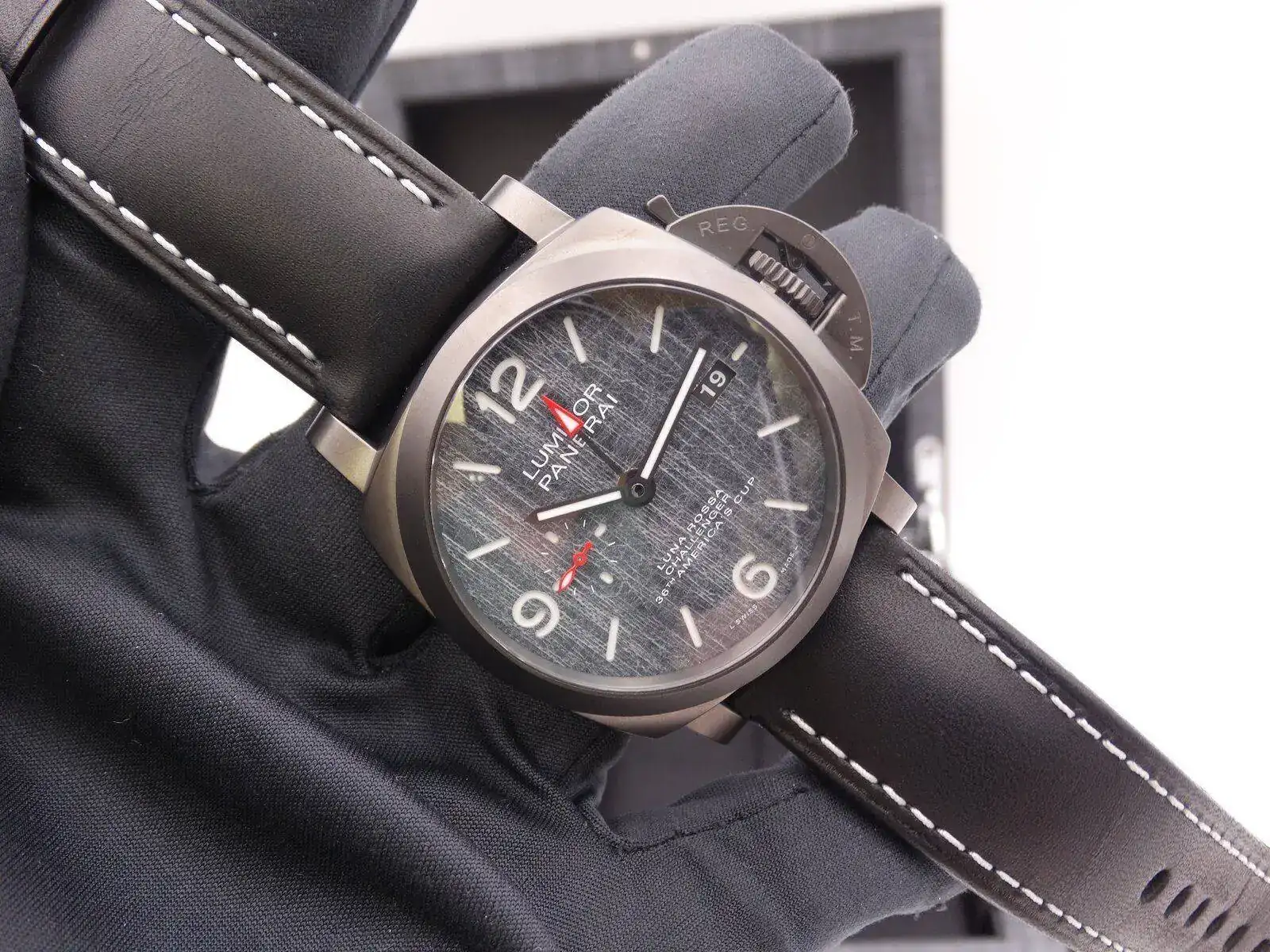 Panerai Luminor Titanium Luna Rossa 02624.JPG